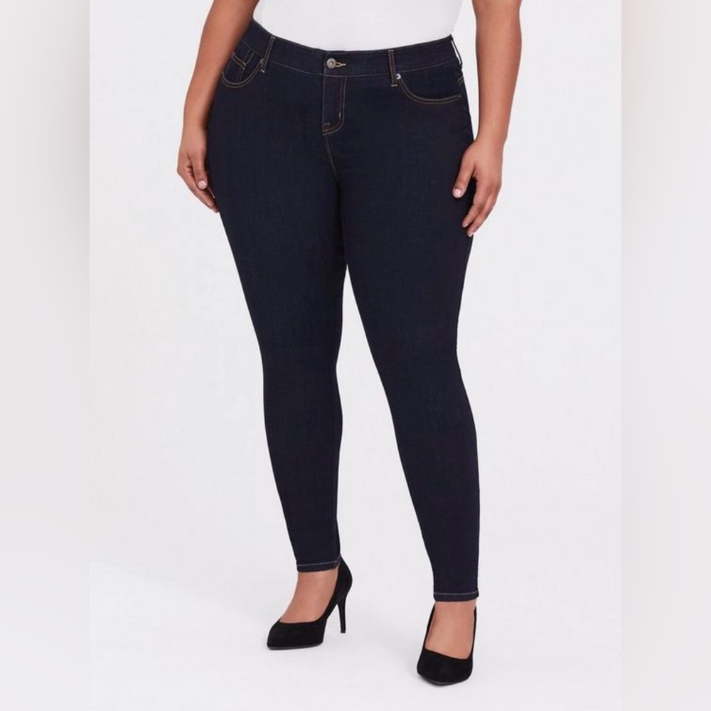 Torrid Bombshell Premium Stretch Dark Wash Skinny Jeans | Size 18 EXSHORT |NWT